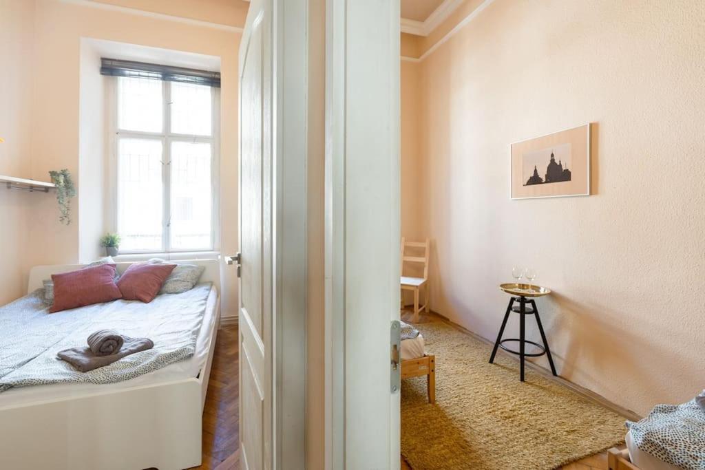 Free Parking Chain Bridge 4ppl, 2bdrm, Wifi, Smart Tv, Ac Apartment