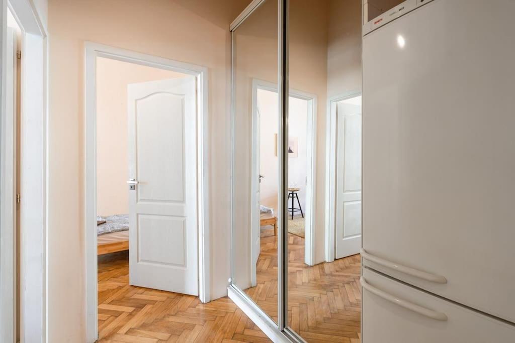 Free Parking Chain Bridge 4ppl, 2bdrm, Wifi, Smart Tv, Ac Apartment