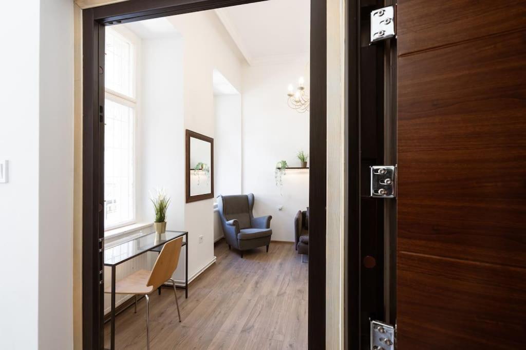 Free Parking Chain Bridge 4ppl, 2bdrm, Wifi, Smart Tv, Ac * Budapesta