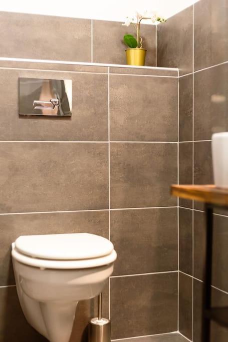Free Parking Chain Bridge 4ppl, 2bdrm, Wifi, Smart Tv, Ac Apartment