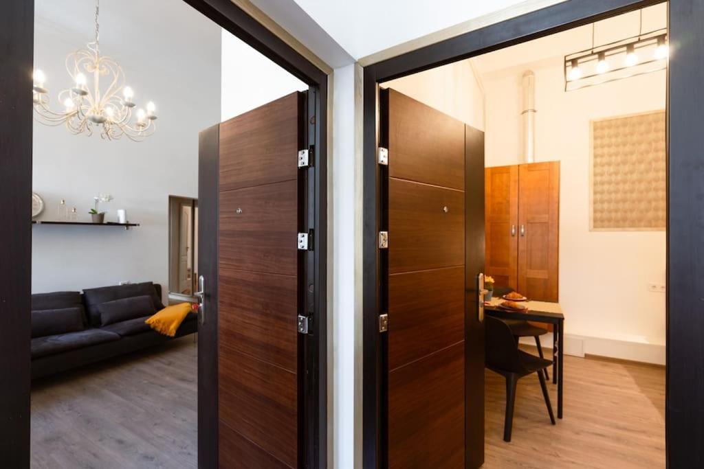 Free Parking Chain Bridge 4ppl, 2bdrm, Wifi, Smart Tv, Ac Apartment *