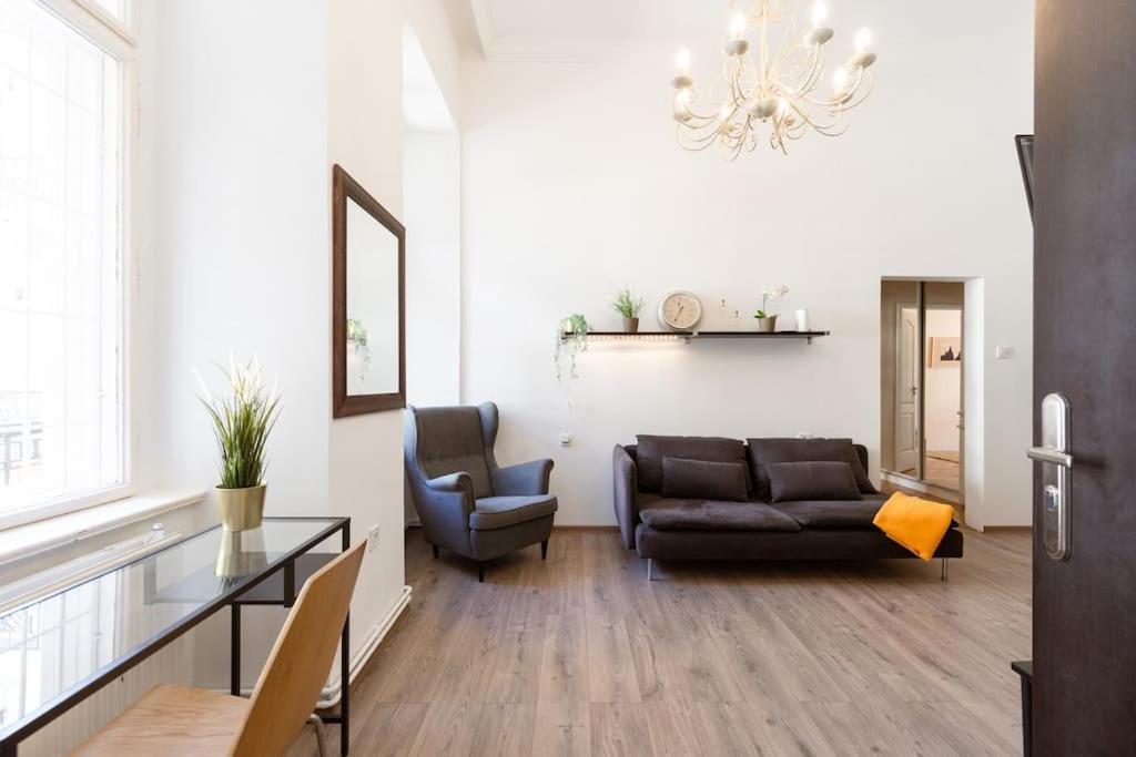 Apartment Free Parking Chain Bridge 4ppl, 2bdrm, Wifi, Smart Tv, Ac