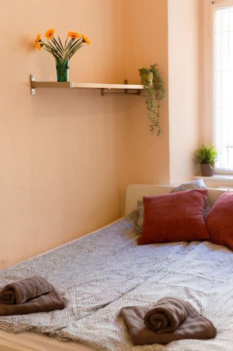 Apartment Free Parking Chain Bridge 4ppl, 2bdrm, Wifi, Smart Tv, Ac *