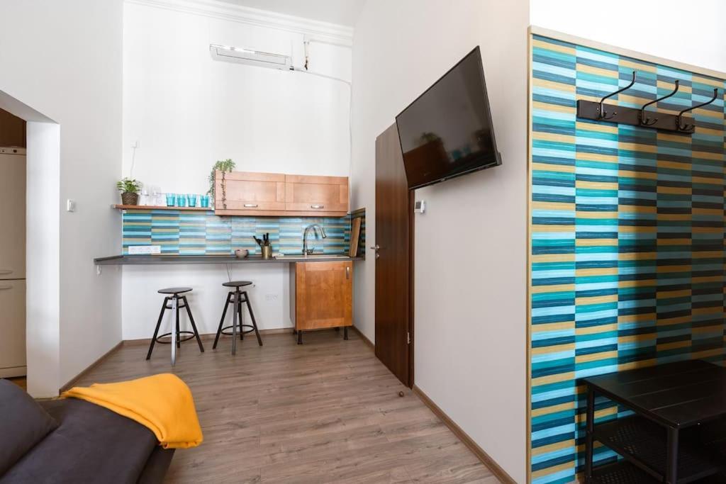 Apartment Free Parking Chain Bridge 4ppl, 2bdrm, Wifi, Smart Tv, Ac *