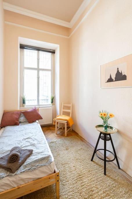 Free Parking Chain Bridge 4ppl, 2bdrm, Wifi, Smart Tv, Ac Apartment *
